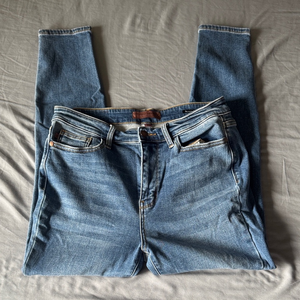 Judy Blue Medium Wash Skinny Jeans